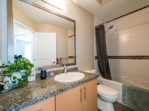 81-130 Colebrook Rd, Kamloops, BC - Indoor Photo Showing Bathroom