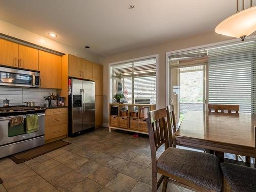 81-130 Colebrook Rd, Kamloops, BC - Indoor Photo Showing Kitchen