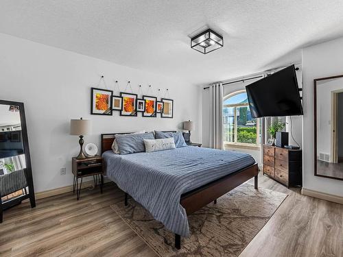 23-2210 Qu'Appelle Blvd, Kamloops, BC - Indoor Photo Showing Bedroom