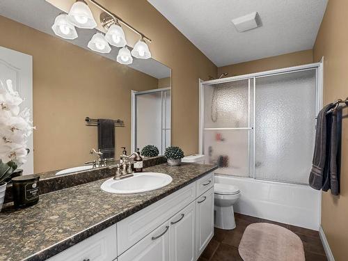 23-2210 Qu'Appelle Blvd, Kamloops, BC - Indoor Photo Showing Bathroom