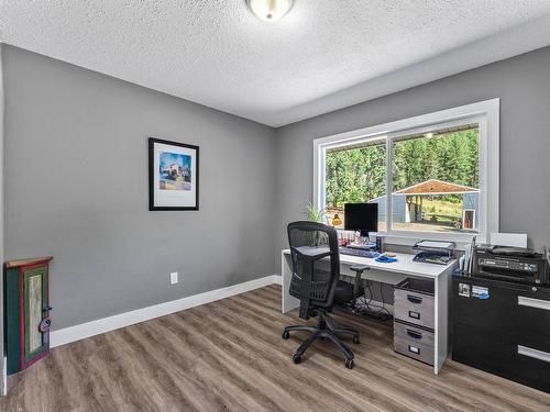 8661 Skimikin Rd, Chase, BC - Indoor Photo Showing Office