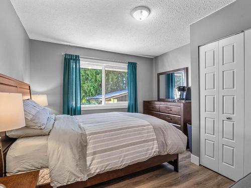 8661 Skimikin Rd, Chase, BC - Indoor Photo Showing Bedroom