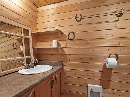 8661 Skimikin Rd, Chase, BC - Indoor Photo Showing Bathroom