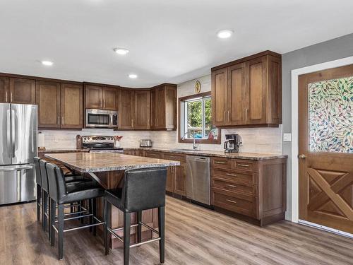 8661 Skimikin Rd, Chase, BC - Indoor Photo Showing Kitchen