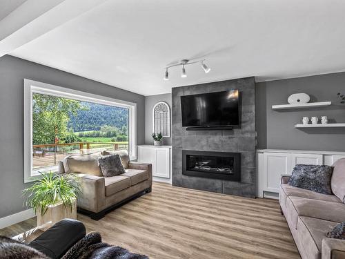 8661 Skimikin Rd, Chase, BC - Indoor Photo Showing Living Room With Fireplace