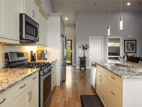 202-679 Terminal Ave, Nanaimo, BC - Indoor Photo Showing Kitchen With Upgraded Kitchen