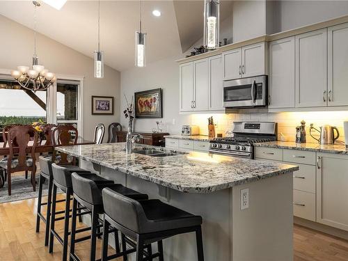 202-679 Terminal Ave, Nanaimo, BC - Indoor Photo Showing Kitchen With Double Sink With Upgraded Kitchen