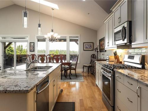 202-679 Terminal Ave, Nanaimo, BC - Indoor Photo Showing Kitchen With Double Sink With Upgraded Kitchen