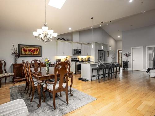 202-679 Terminal Ave, Nanaimo, BC - Indoor Photo Showing Dining Room