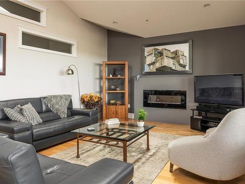 202-679 Terminal Ave, Nanaimo, BC - Indoor Photo Showing Living Room With Fireplace