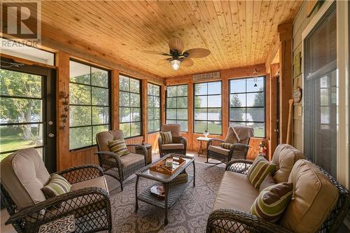 1022A Coutlee Point Lane, Sharbot Lake, ON - Indoor Photo Showing Living Room