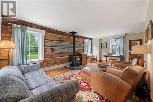 1332 Ferguson'S Falls Road, Lanark, ON - Indoor Photo Showing Living Room