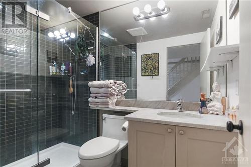 4 Cornwall Street, Ottawa, ON - Indoor Photo Showing Bathroom