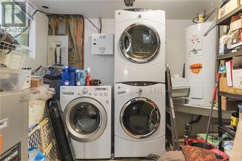 4 Cornwall Street, Ottawa, ON - Indoor Photo Showing Laundry Room