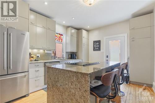 4 Cornwall Street, Ottawa, ON - Indoor Photo Showing Kitchen With Upgraded Kitchen