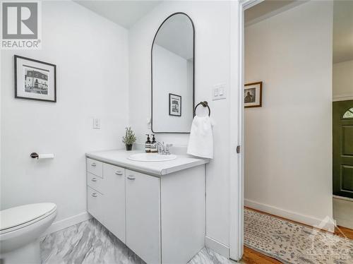 Bathroom - 90 Fieldrow Street, Ottawa, ON - Indoor Photo Showing Bathroom