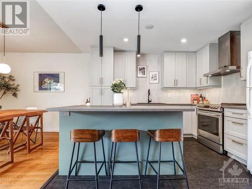 Breakfast Bar - 90 Fieldrow Street, Ottawa, ON - Indoor Photo Showing Kitchen With Upgraded Kitchen