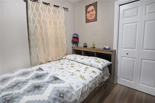 10 Craigmiller Avenue, Hamilton, ON - Indoor Photo Showing Bedroom