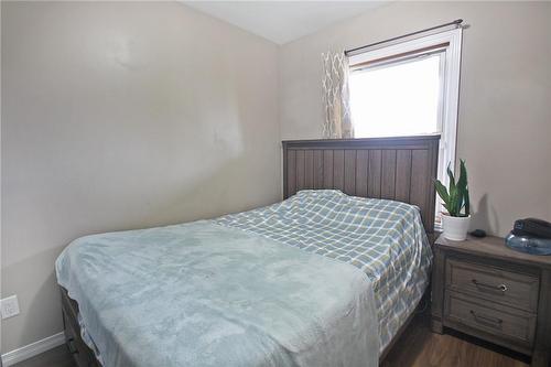 10 Craigmiller Avenue, Hamilton, ON - Indoor Photo Showing Bedroom