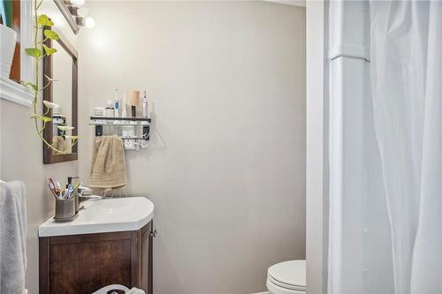 10 Craigmiller Avenue, Hamilton, ON - Indoor Photo Showing Bathroom