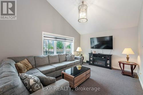 5 Secord Street, Thorold, ON - Indoor Photo Showing Living Room