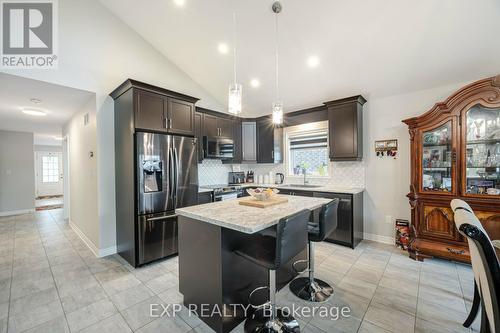 5 Secord Street, Thorold, ON - Indoor Photo Showing Kitchen With Upgraded Kitchen