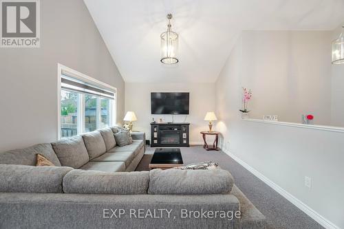 5 Secord Street, Thorold, ON - Indoor Photo Showing Living Room