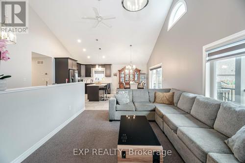 5 Secord Street, Thorold, ON - Indoor Photo Showing Living Room