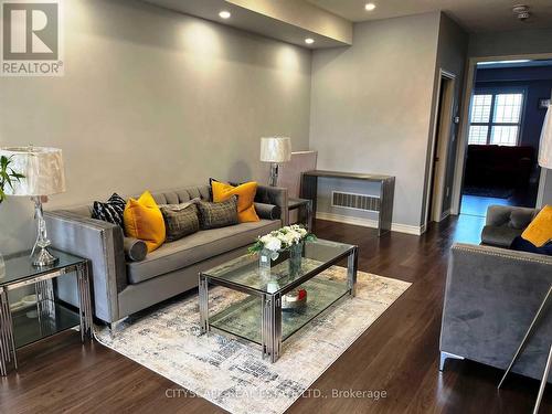 481 Terrace Way, Oakville, ON - Indoor Photo Showing Living Room