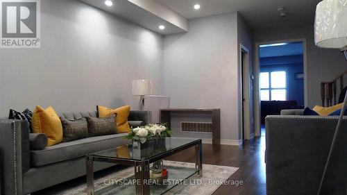 481 Terrace Way, Oakville, ON - Indoor Photo Showing Living Room