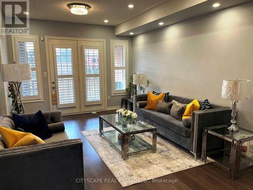 481 Terrace Way, Oakville, ON - Indoor Photo Showing Living Room