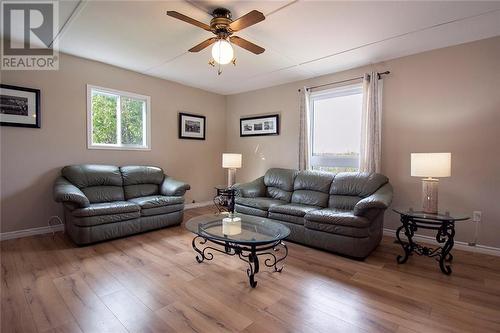 13222 Highway 38 Road, Sharbot Lake, ON - Indoor Photo Showing Living Room