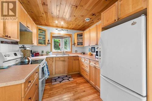 1505 Sheridan Rapids Road, Lanark Highlands, ON - Indoor Photo Showing Kitchen With Double Sink