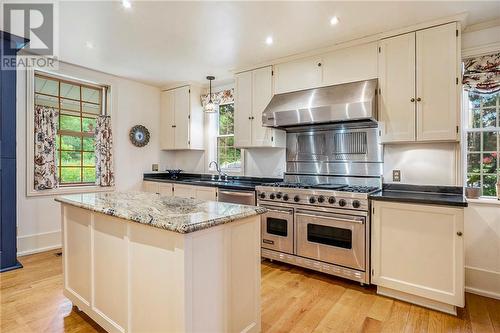 Kitchen with island - 212 Franks Road, Rideau Lakes, ON - Indoor Photo Showing Kitchen With Upgraded Kitchen