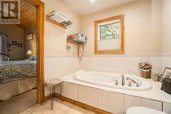 Ensuite bath - 