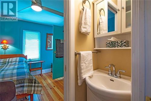 1070 Elizabeth Street, Sharbot Lake, ON - Indoor Photo Showing Bathroom