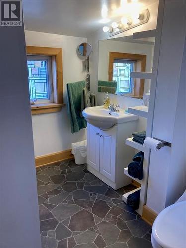 1070 Elizabeth Street, Sharbot Lake, ON - Indoor Photo Showing Bathroom