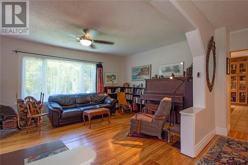 1070 Elizabeth Street, Sharbot Lake, ON - Indoor Photo Showing Living Room