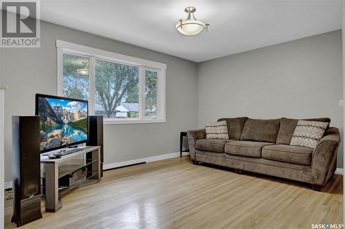 820 Grace Street, Regina, SK - Indoor Photo Showing Living Room