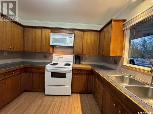 213 & 215 1St Avenue Sw, Leroy, SK - Indoor Photo Showing Kitchen