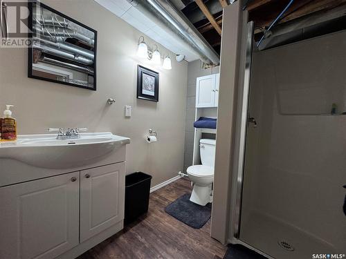 213 & 215 1St Avenue Sw, Leroy, SK - Indoor Photo Showing Bathroom