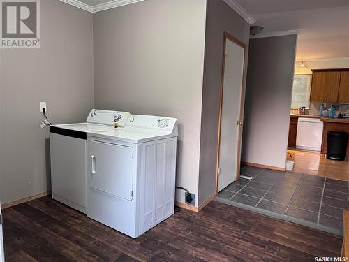 213 & 215 1St Avenue Sw, Leroy, SK - Indoor Photo Showing Laundry Room