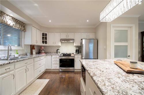 65 Blueridge Crescent, Brantford, ON - Indoor Photo Showing Kitchen With Double Sink