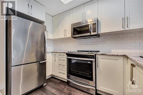 485 Richmond Road Unit#1402, Ottawa, ON - Indoor Photo Showing Kitchen With Stainless Steel Kitchen With Upgraded Kitchen