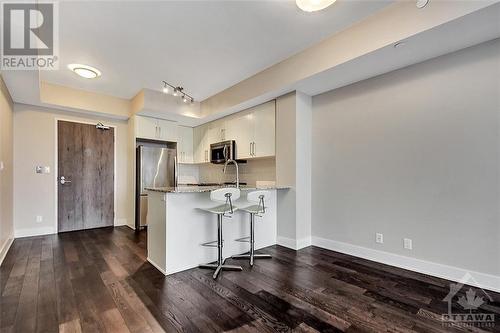 485 Richmond Road Unit#1402, Ottawa, ON - Indoor Photo Showing Kitchen