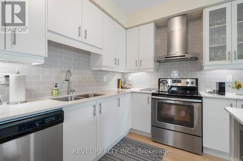 35 Cannery Drive, Niagara-On-The-Lake, ON - Indoor Photo Showing Kitchen With Double Sink With Upgraded Kitchen