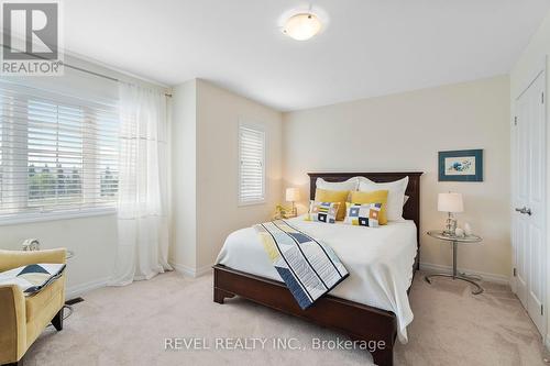 35 Cannery Drive, Niagara-On-The-Lake, ON - Indoor Photo Showing Bedroom