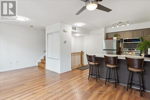 2122 - 115 George Appleton Way, Toronto (Downsview-Roding-Cfb), ON - Indoor Photo Showing Kitchen