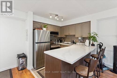 2122 - 115 George Appleton Way, Toronto (Downsview-Roding-Cfb), ON - Indoor Photo Showing Kitchen With Stainless Steel Kitchen