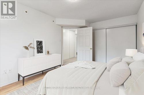 2122 - 115 George Appleton Way, Toronto (Downsview-Roding-Cfb), ON - Indoor Photo Showing Bedroom